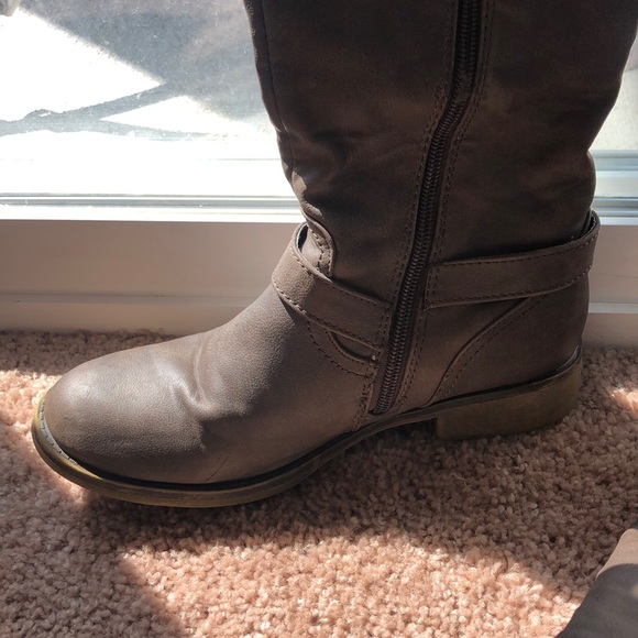 Sole Gwyneth Knee High Boots - Walmart.com Vintage Gwyneth Knee high boots.